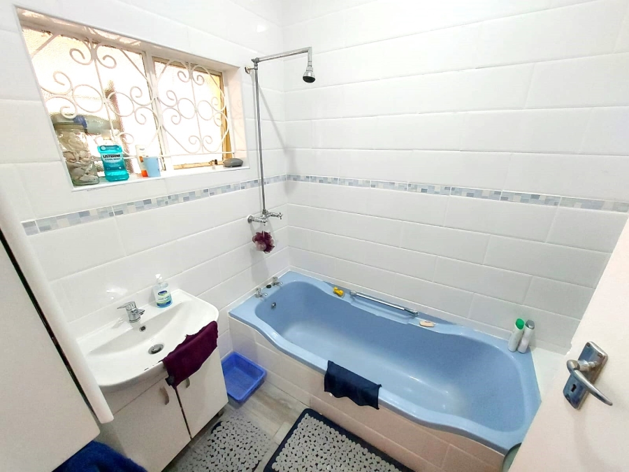 3 Bedroom Property for Sale in Van Riebeeck Hoogte Eastern Cape